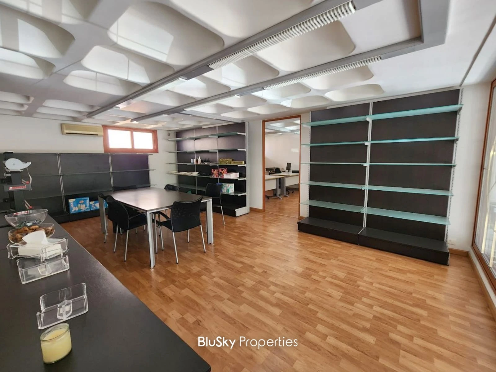 Shop 900m² for Sale in Horch Tabet — photo 4