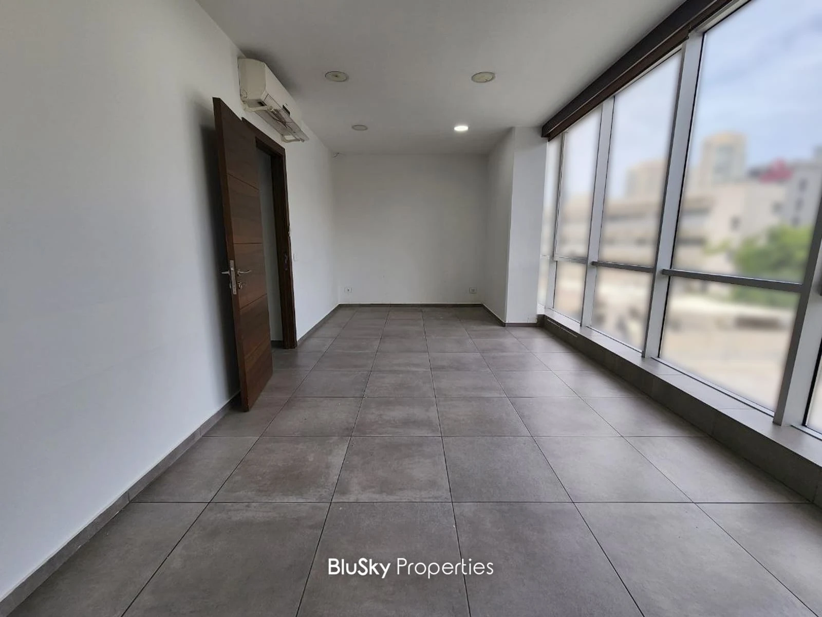 Office 90m² for Rent in Horch Tabet — الصورة 2