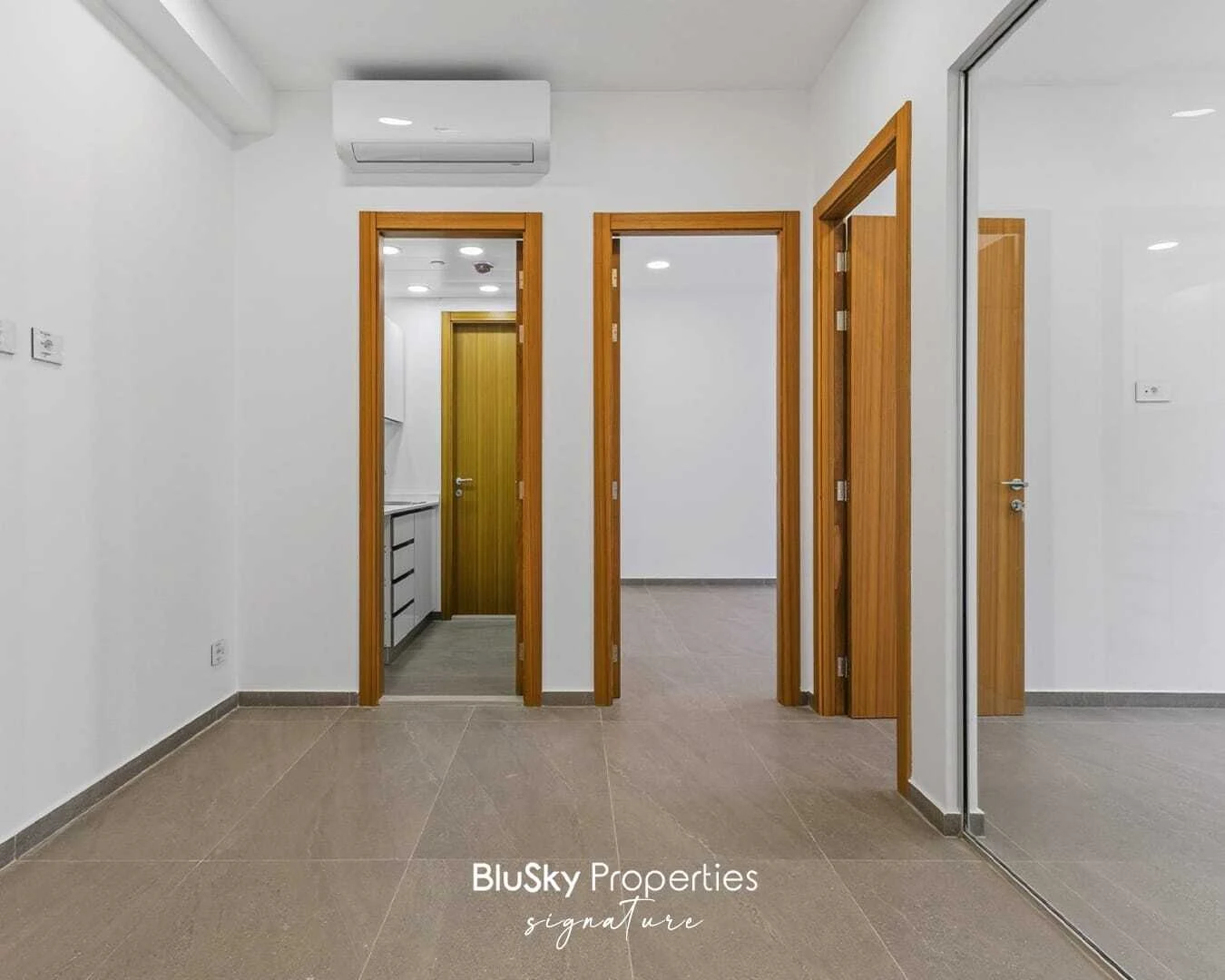 Office 97m² for Rent in Horch Tabet — الصورة 4