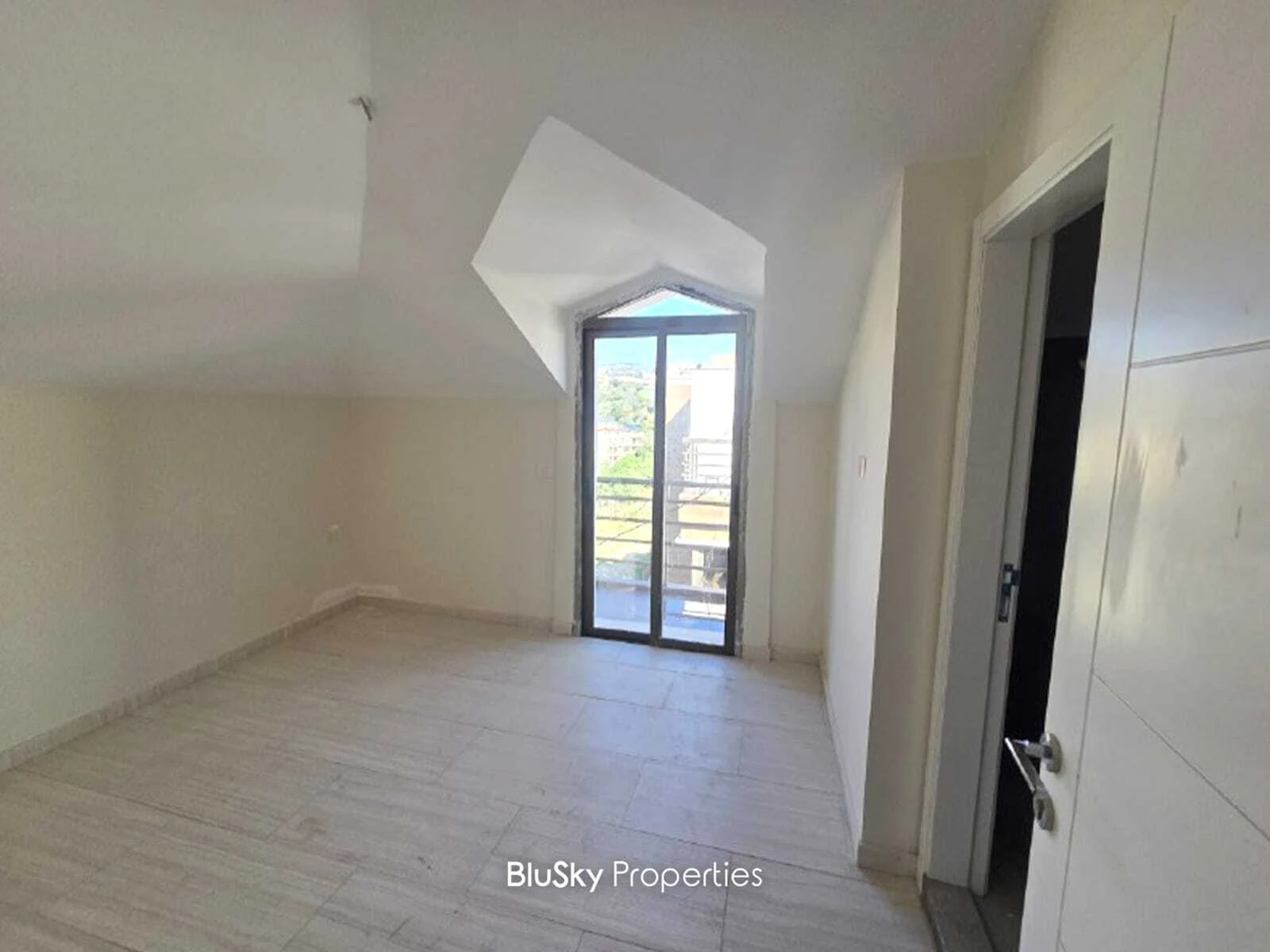 Villa 135m² Garden for Sale in Jamhour — الصورة 3