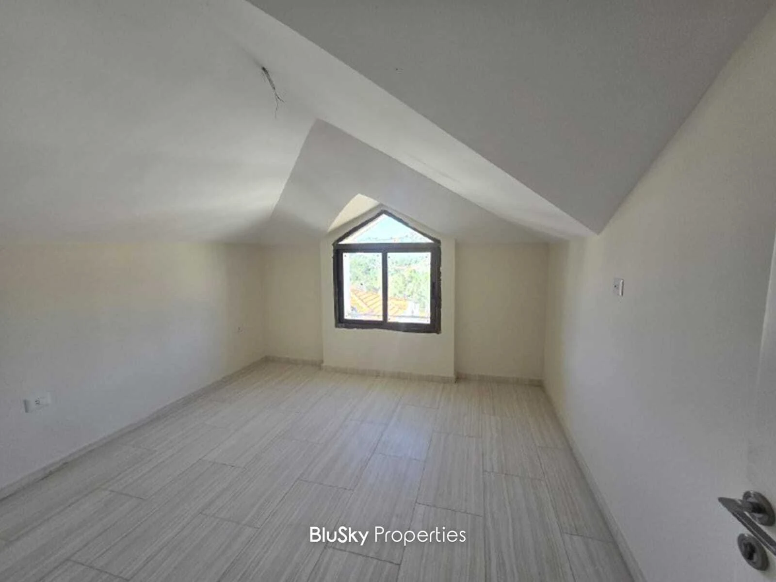 Villa 135m² Garden for Sale in Jamhour — الصورة 4
