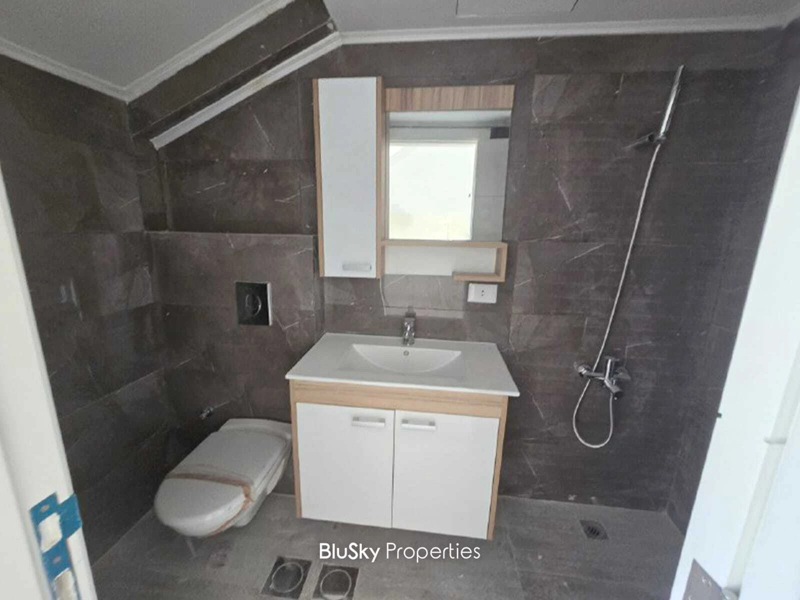 Villa 135m² Garden for Sale in Jamhour — الصورة 5