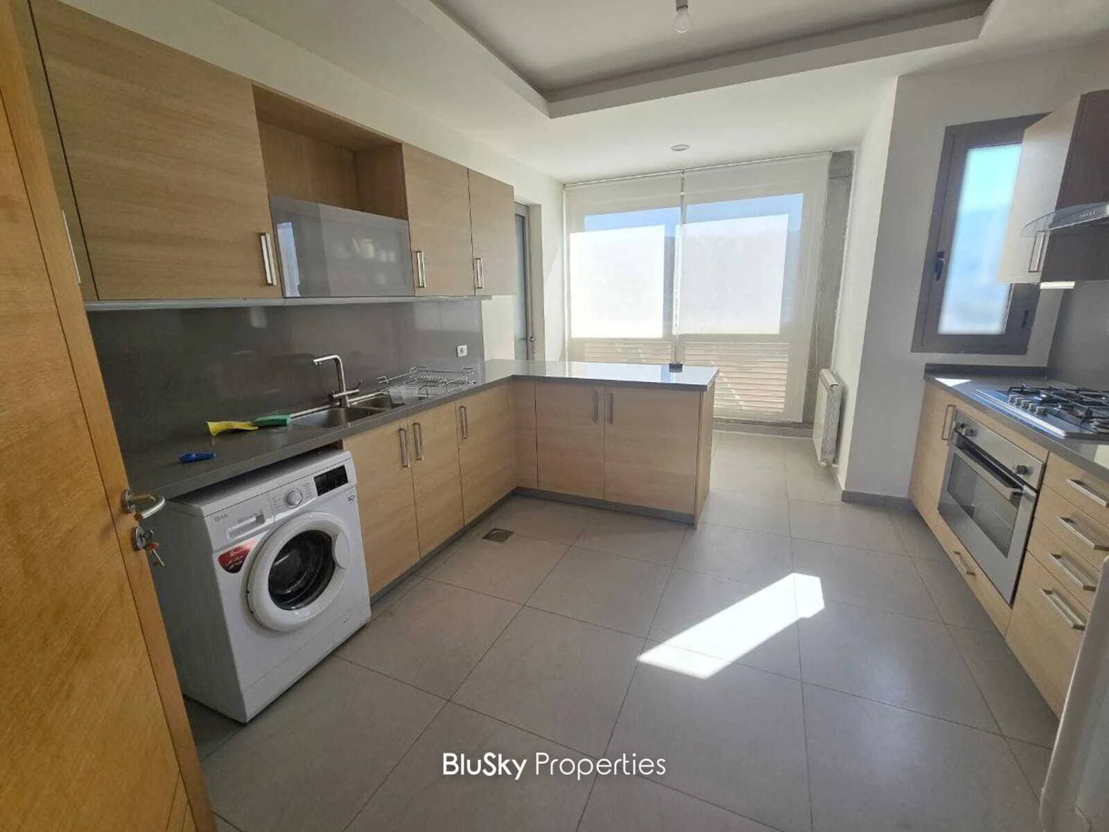 Apartment 190m² Sea View for Rent in Jamhour — الصورة 4