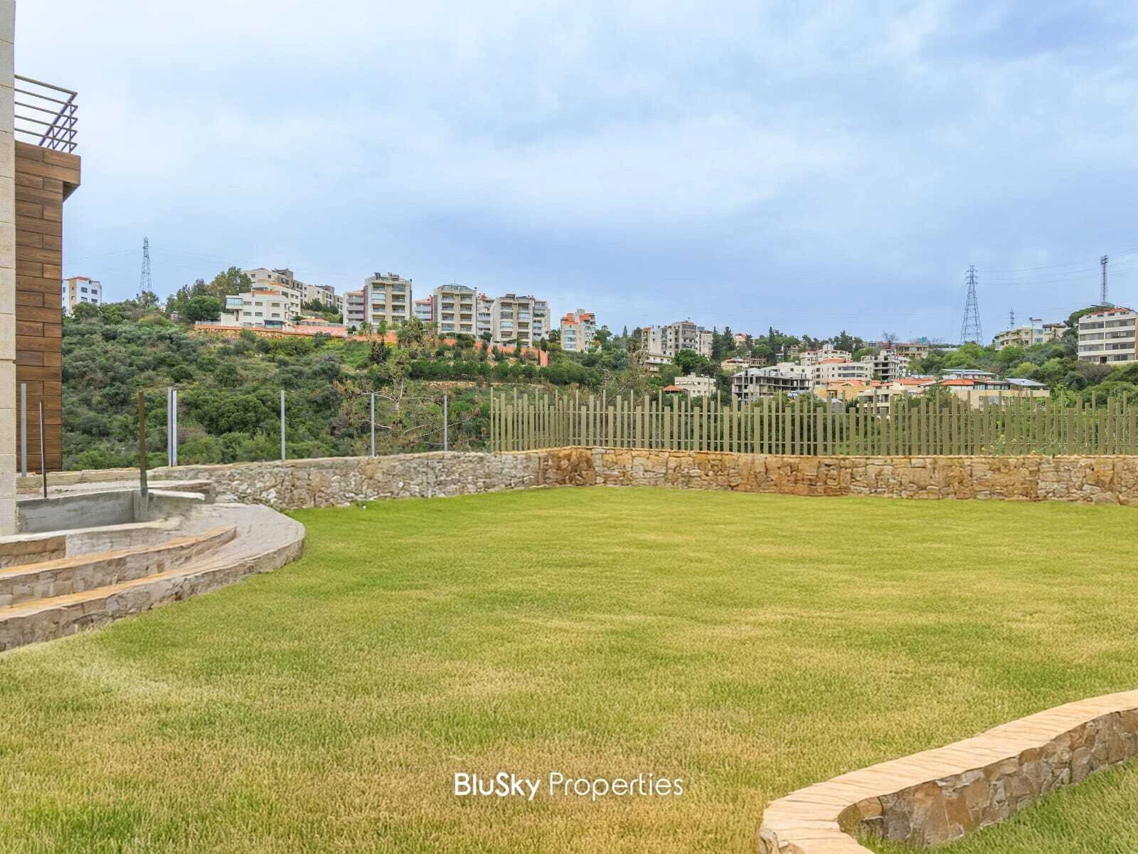Villa 310m² Garden for Sale in Jamhour — photo 3