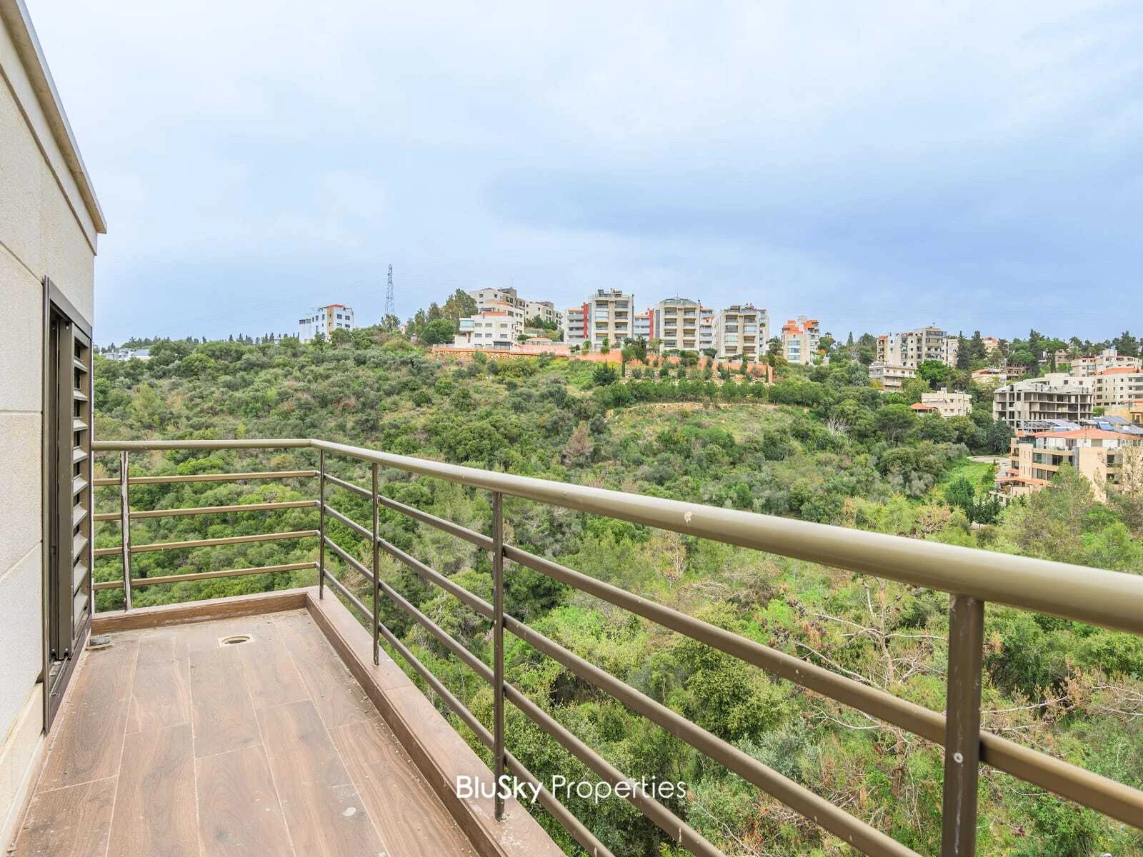 Villa 310m² Garden for Sale in Jamhour — photo 5