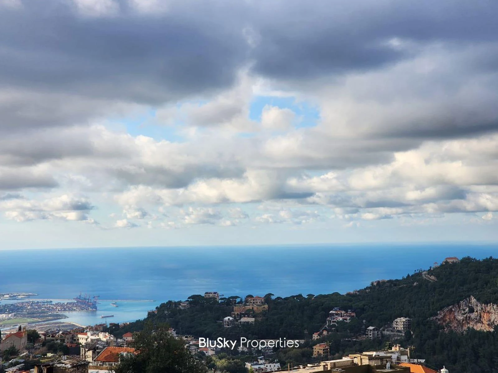 Apartment 120m² Sea View for Rent in Jouret El Ballout — الصورة 2