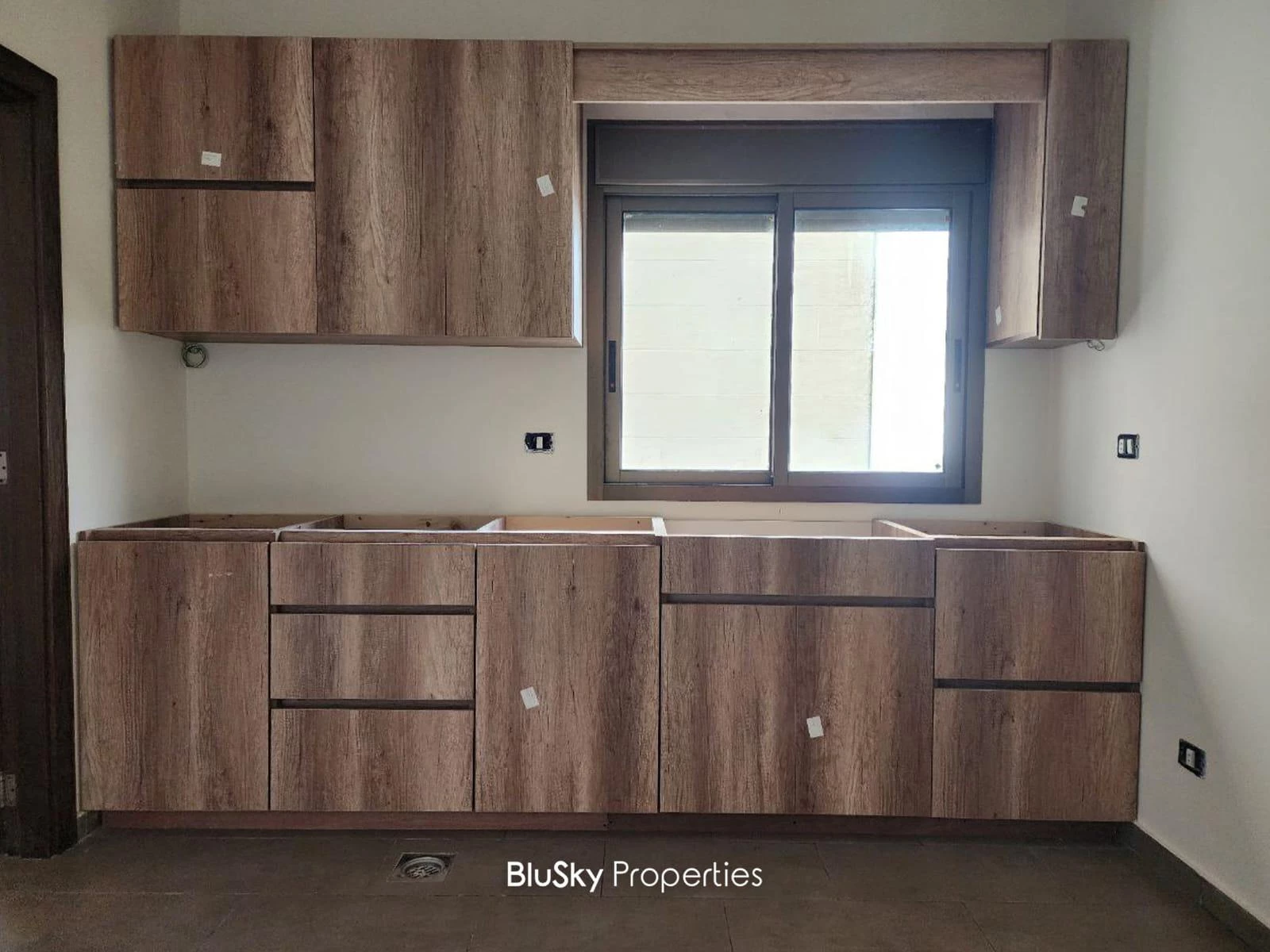 Apartment 120m² Sea View for Rent in Jouret El Ballout — الصورة 3