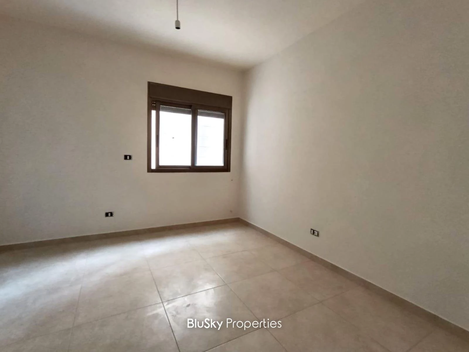 Apartment 120m² Sea View for Rent in Jouret El Ballout — الصورة 4