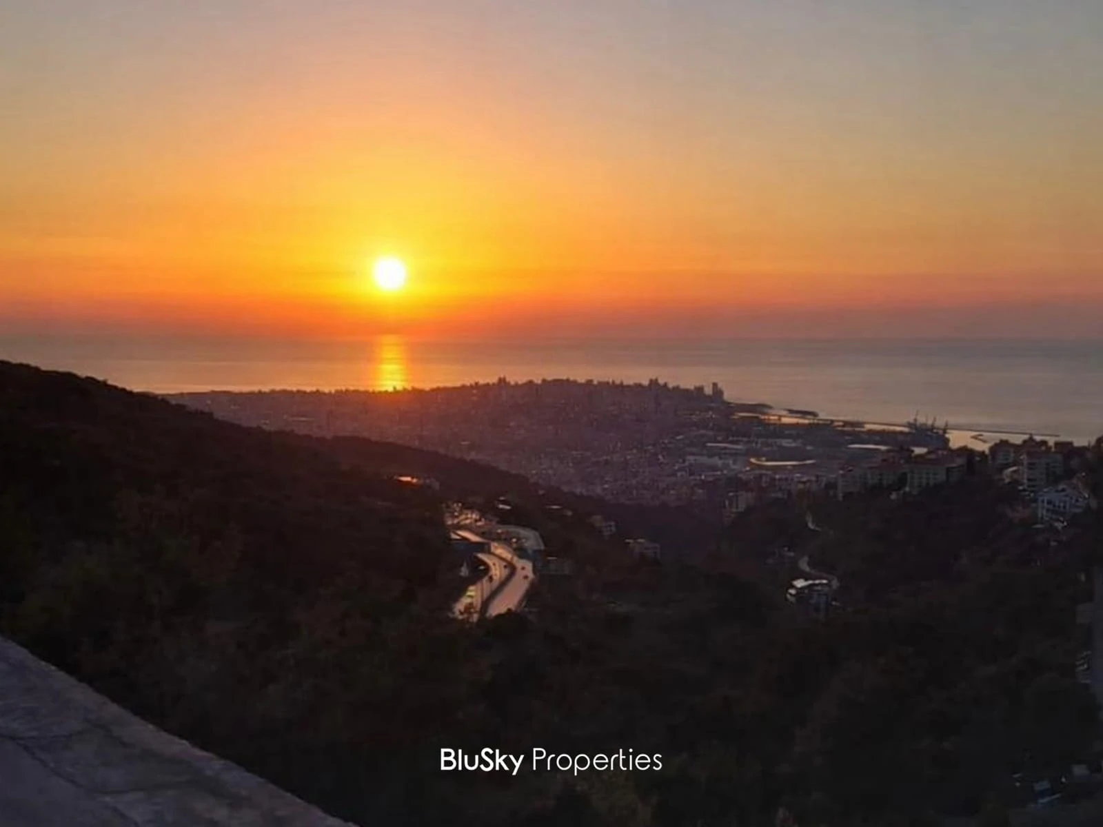 Apartment 140m² with Terrace for Sale in Jouret El Ballout — الصورة 2