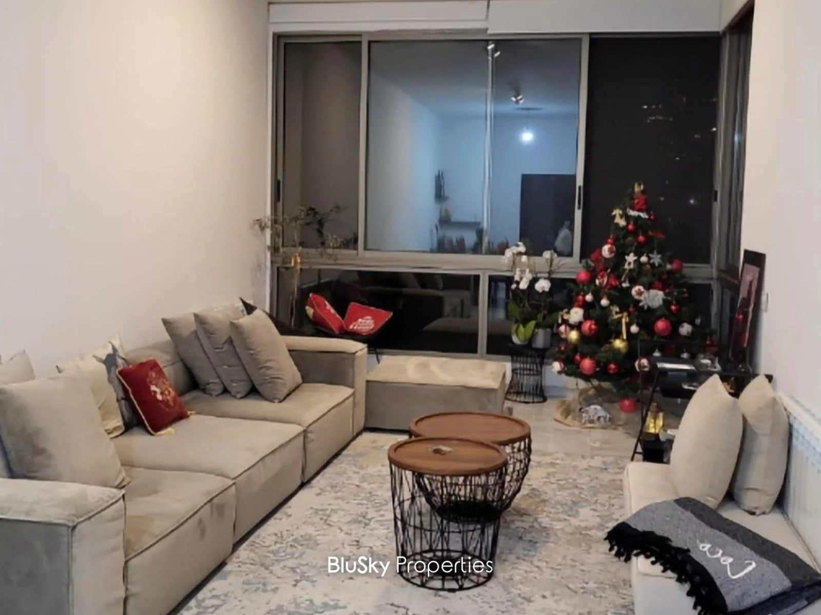 Apartment 145m² Terrace for Rent in Jouret El Ballout — الصورة 1