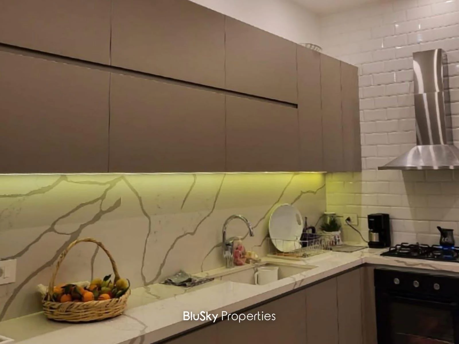 Apartment 145m² Terrace for Rent in Jouret El Ballout — الصورة 4