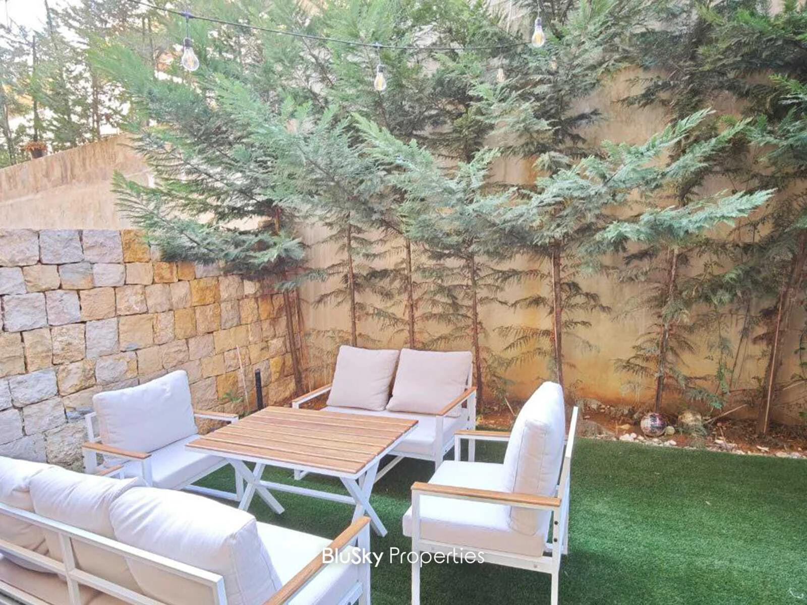 Apartment 145m² Garden for Rent in Jouret El Ballout — الصورة 2