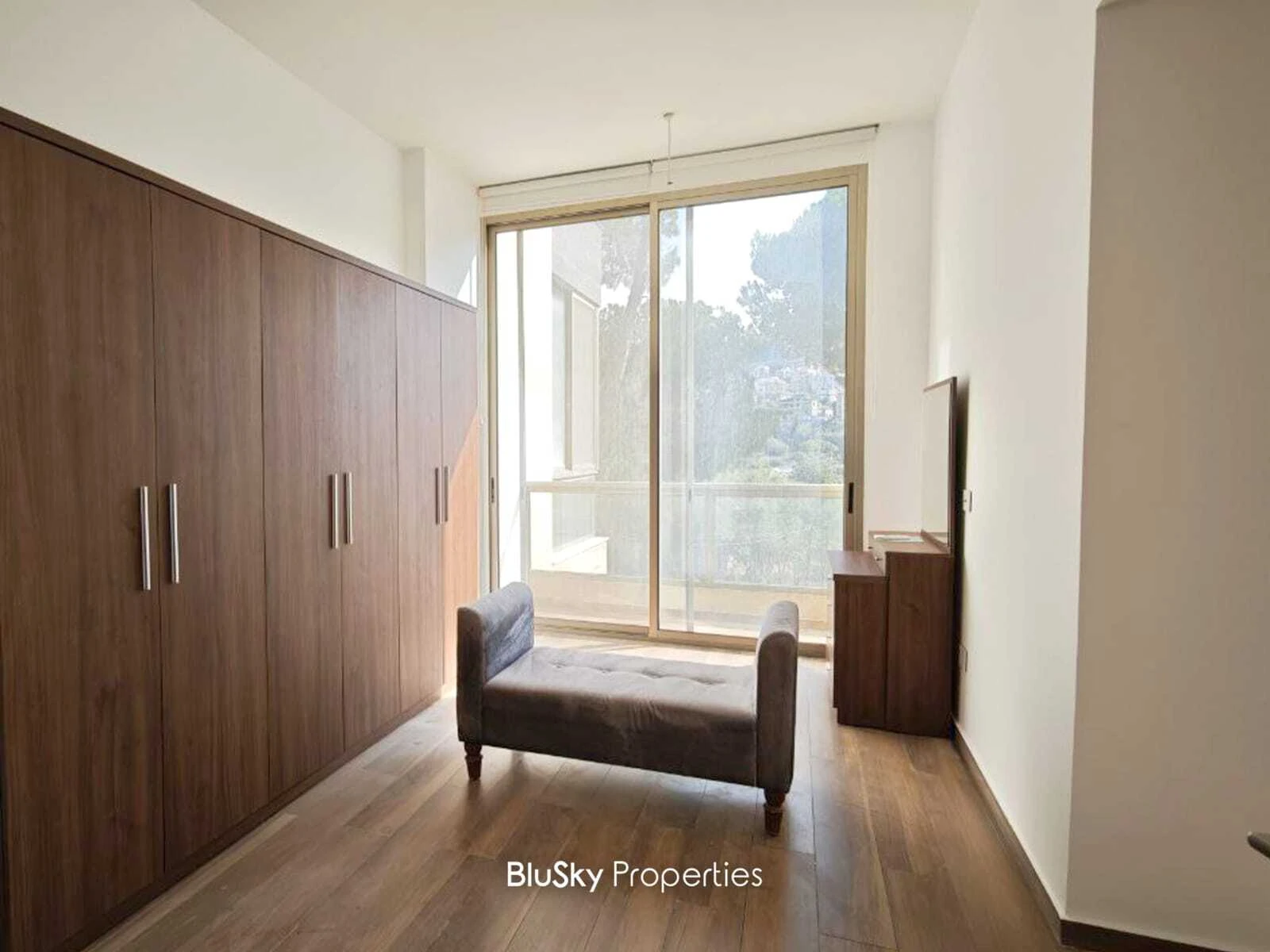 Apartment 145m² Garden for Rent in Jouret El Ballout — الصورة 3
