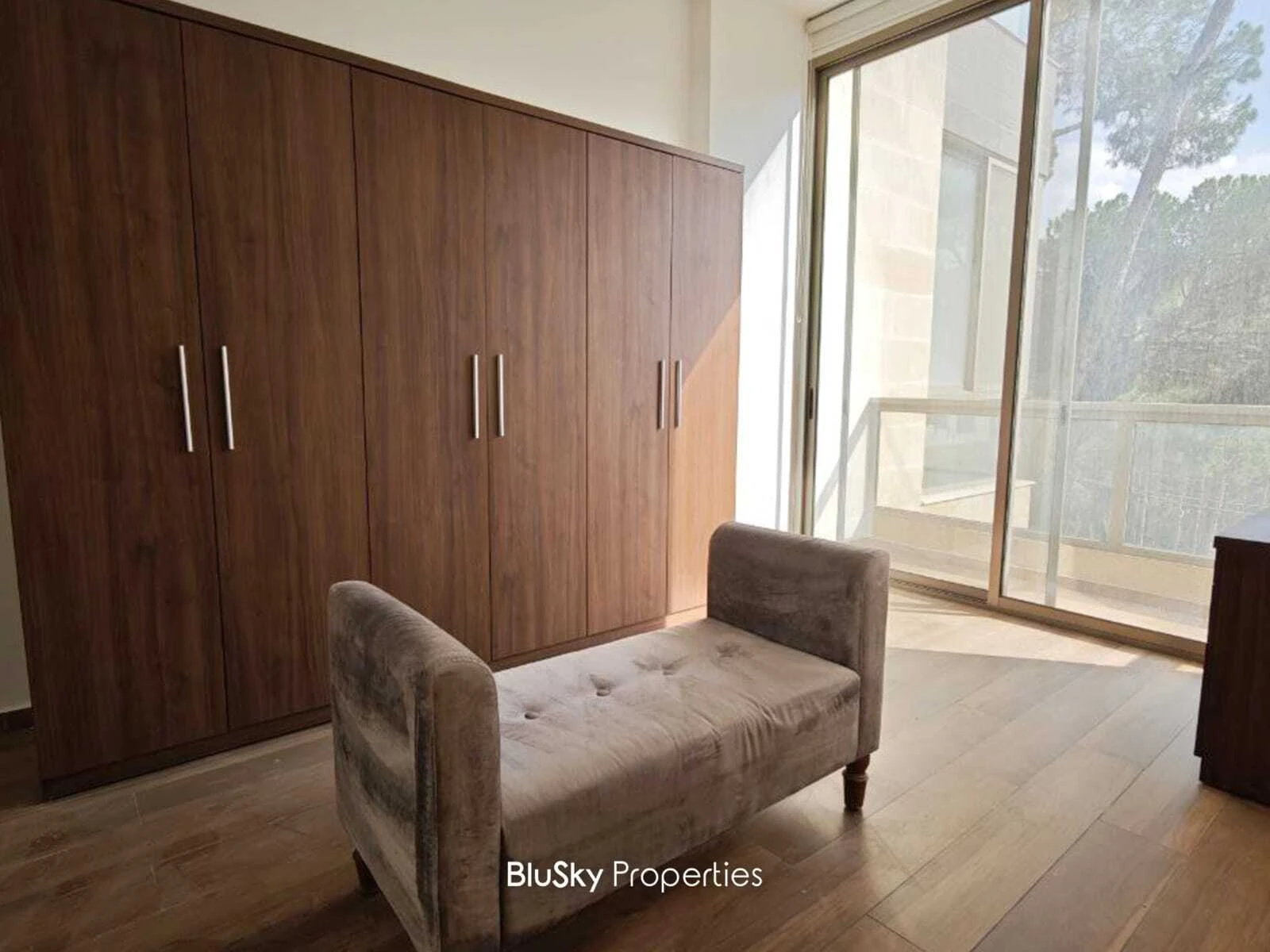 Apartment 145m² Garden for Rent in Jouret El Ballout — الصورة 4