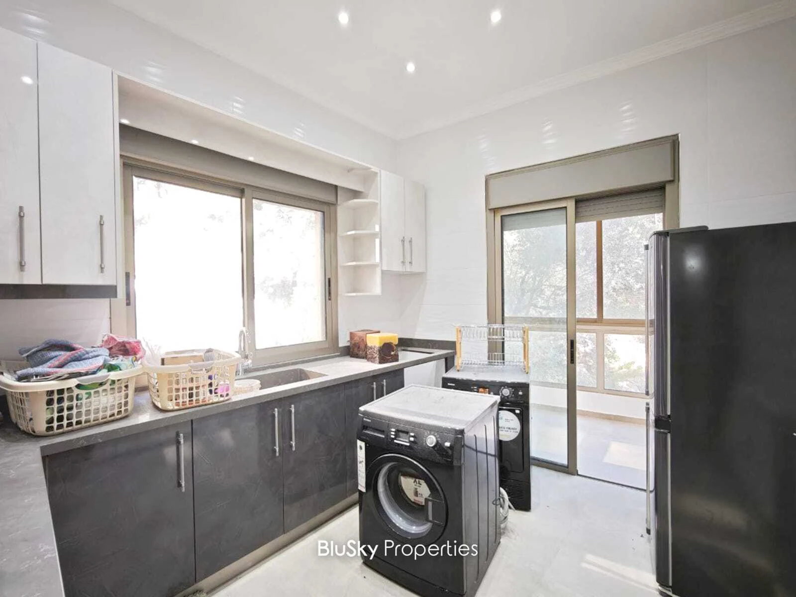 Apartment 145m² for Sale or Rent in Jouret El Ballout — photo 2
