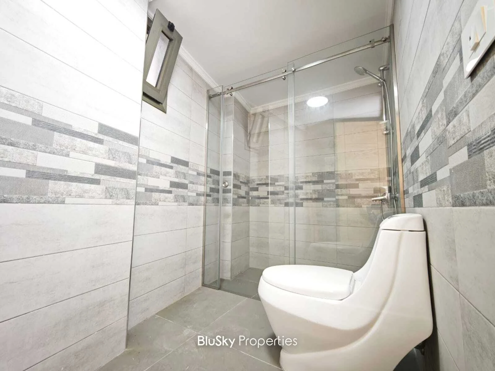 Apartment 145m² for Sale or Rent in Jouret El Ballout — photo 4