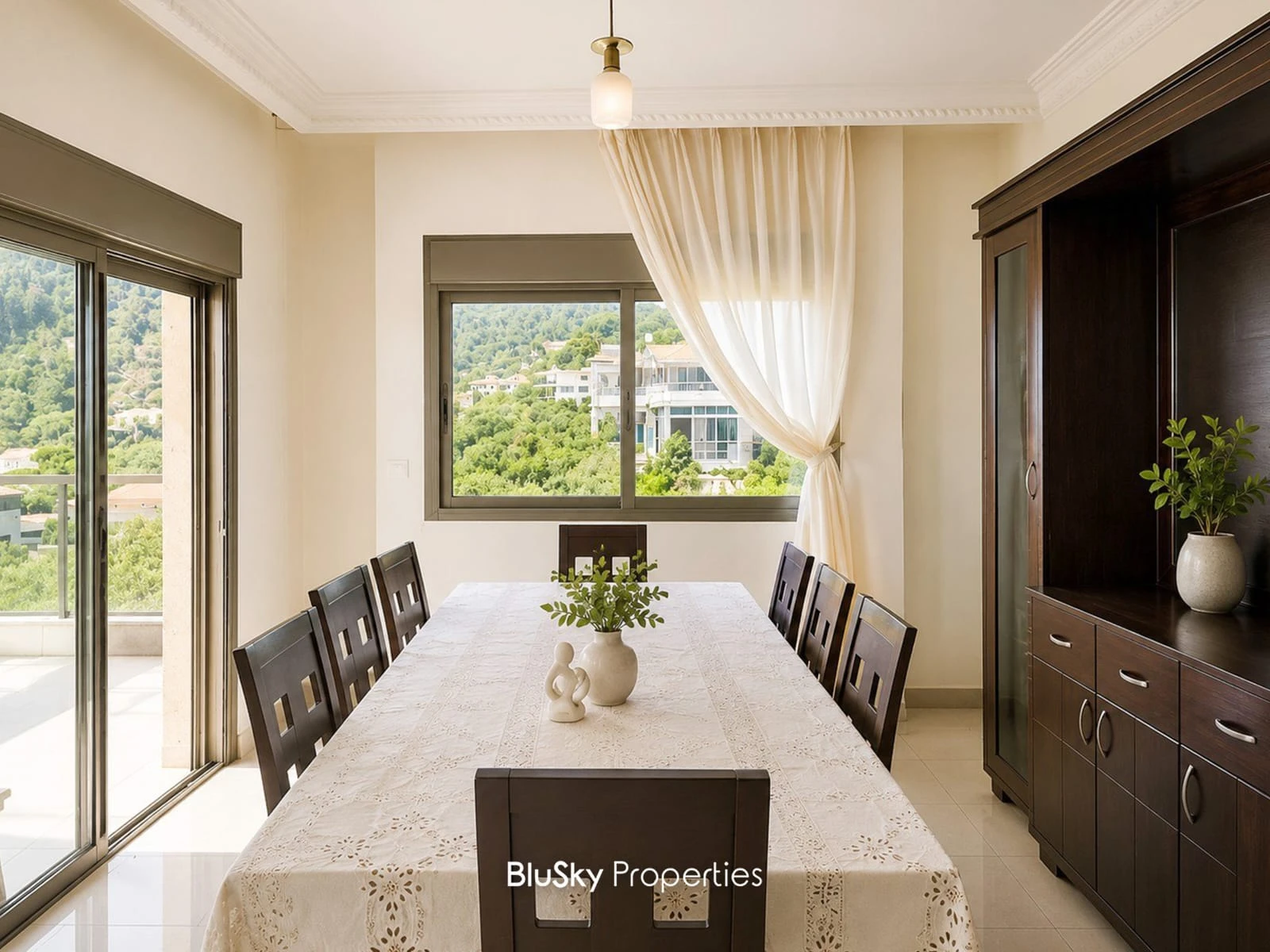 Apartment 170m² with Mountain View for Sale in Jouret El Ballout — photo 2
