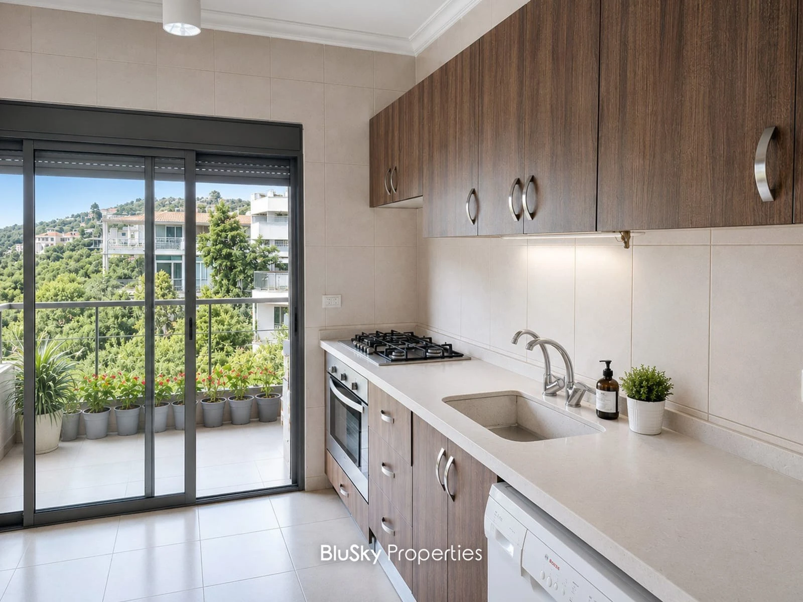 Apartment 170m² with Mountain View for Sale in Jouret El Ballout — photo 3