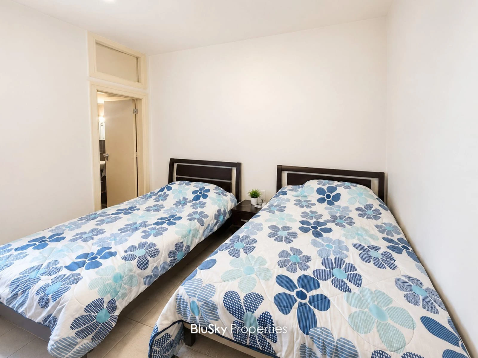 Apartment 170m² with Mountain View for Sale in Jouret El Ballout — photo 5