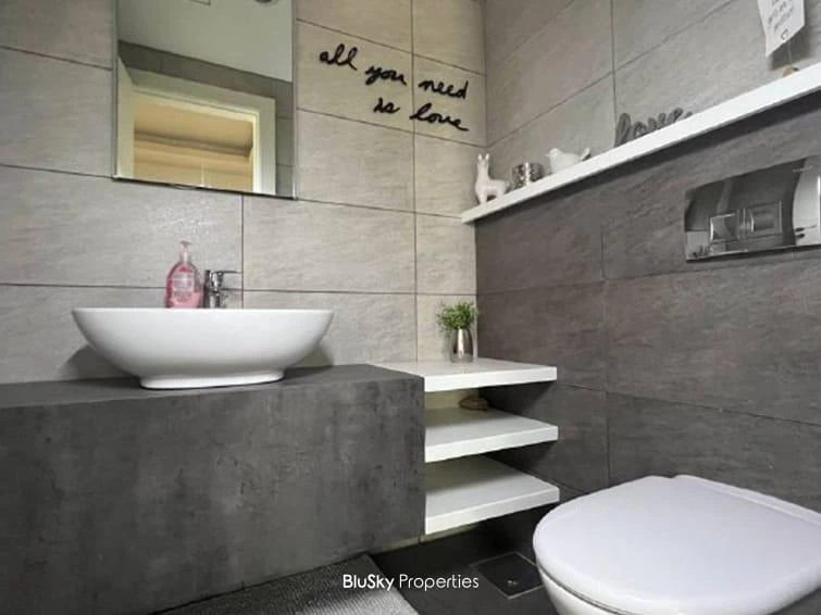Apartment 180m² Balcony for Sale in Jouret El Ballout — الصورة 4