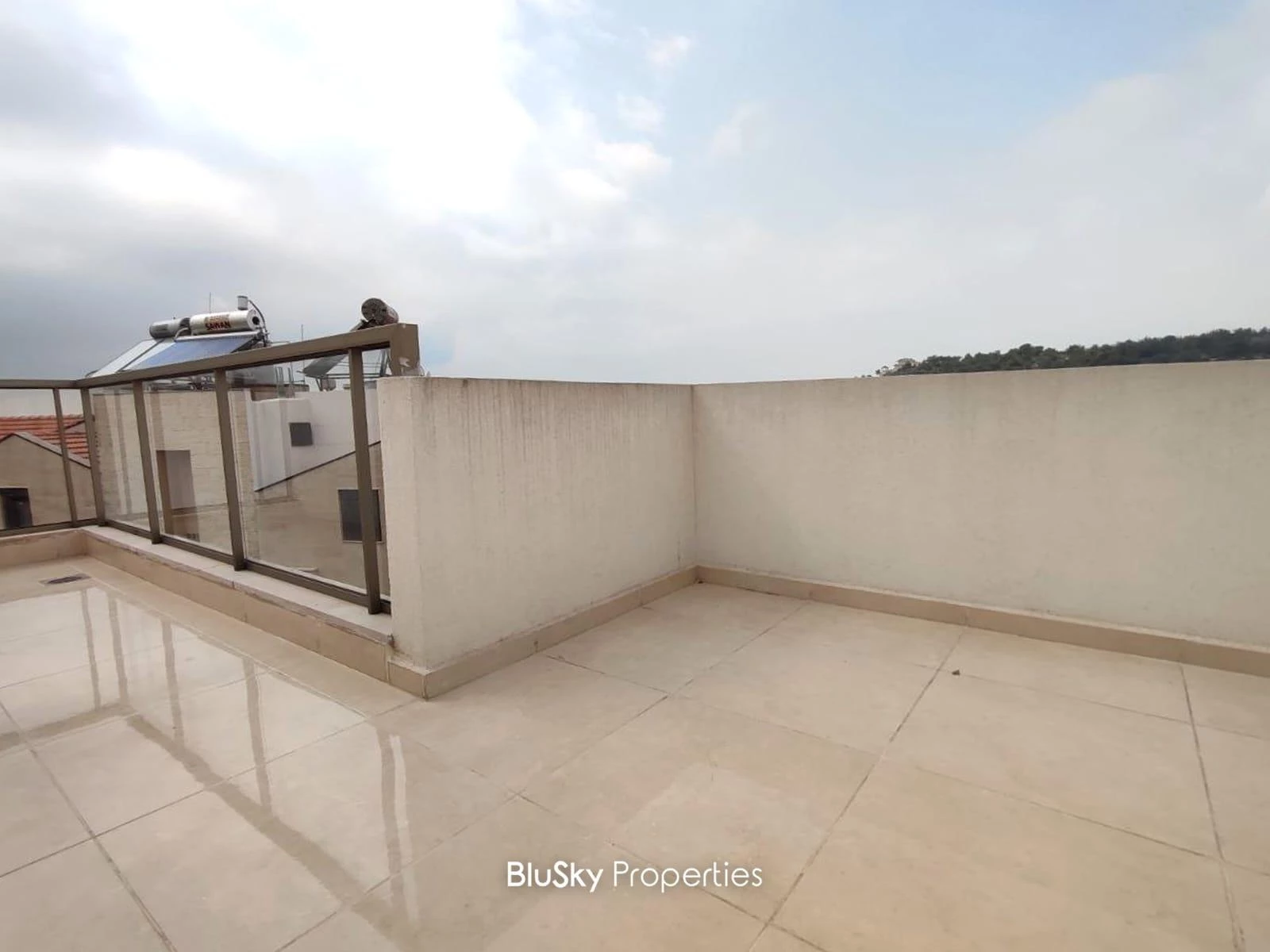 Duplex 200m² Terrace for Sale in Jouret El Ballout — الصورة 2