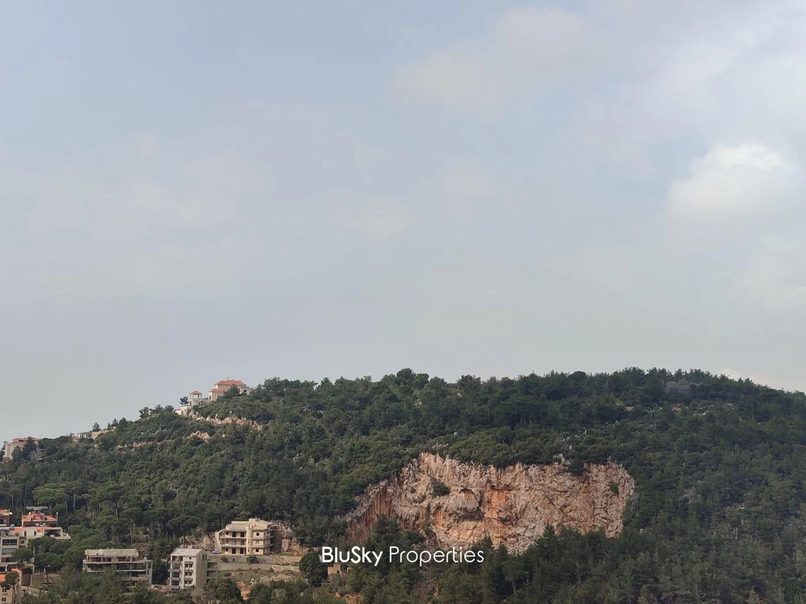 Duplex 200m² Terrace for Sale in Jouret El Ballout — الصورة 3