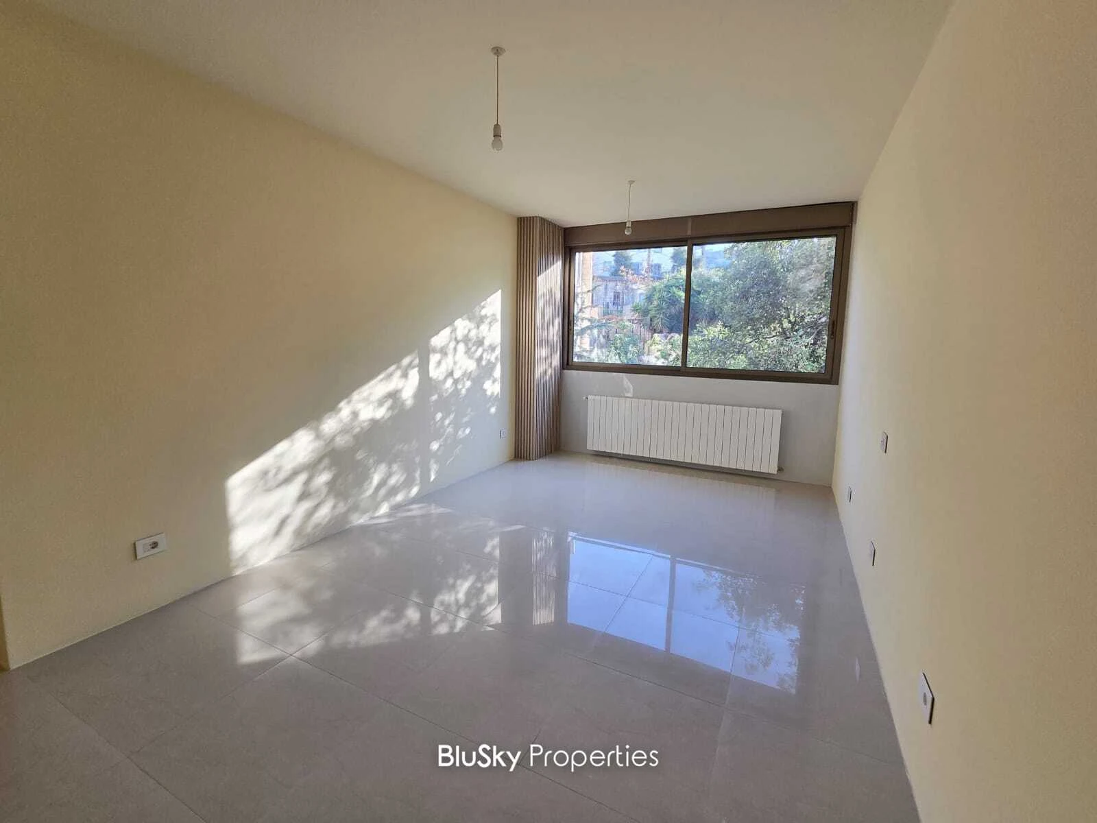 Apartment 280m² Sea View for Sale in Jouret El Ballout — photo 2