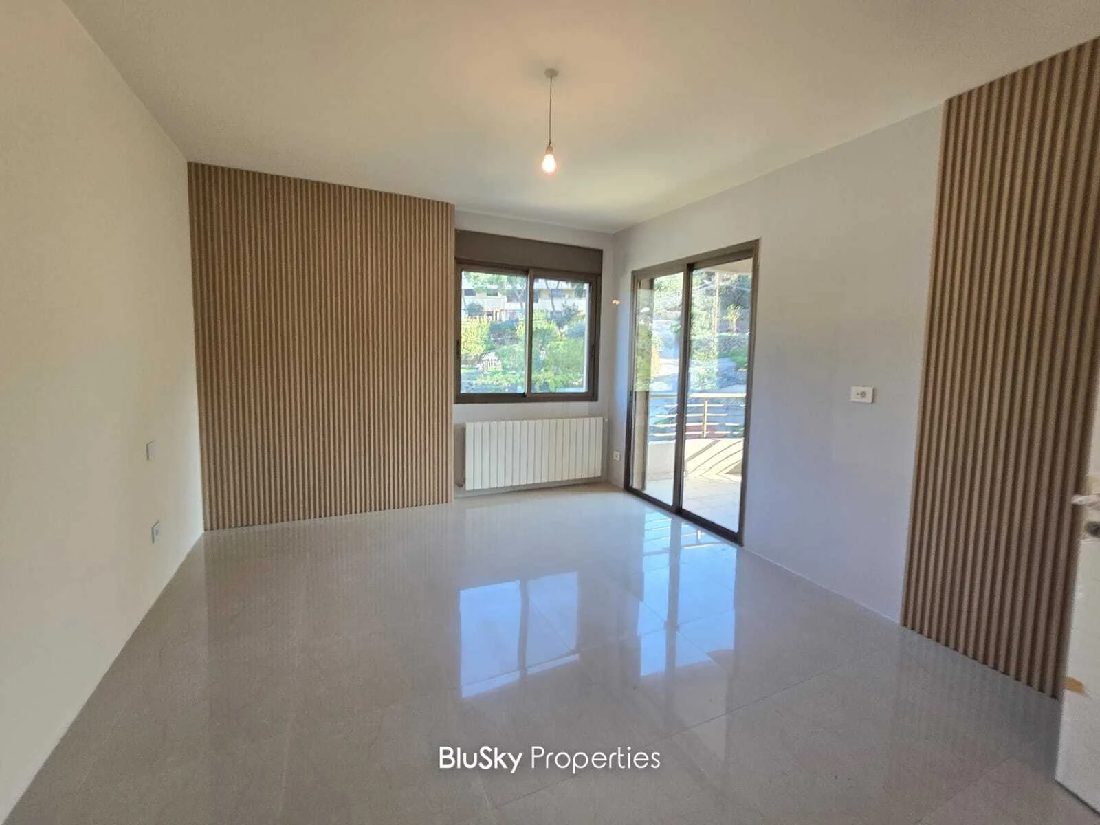 Apartment 280m² Sea View for Sale in Jouret El Ballout — photo 5