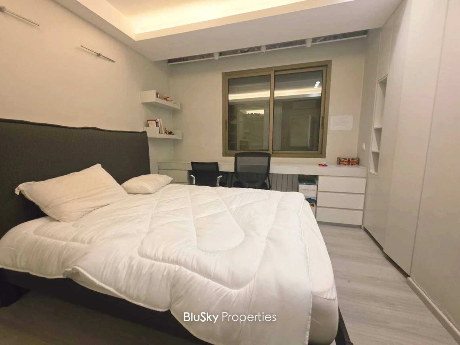 Apartment 300m² for Rent in Jouret El Ballout — الصورة 5