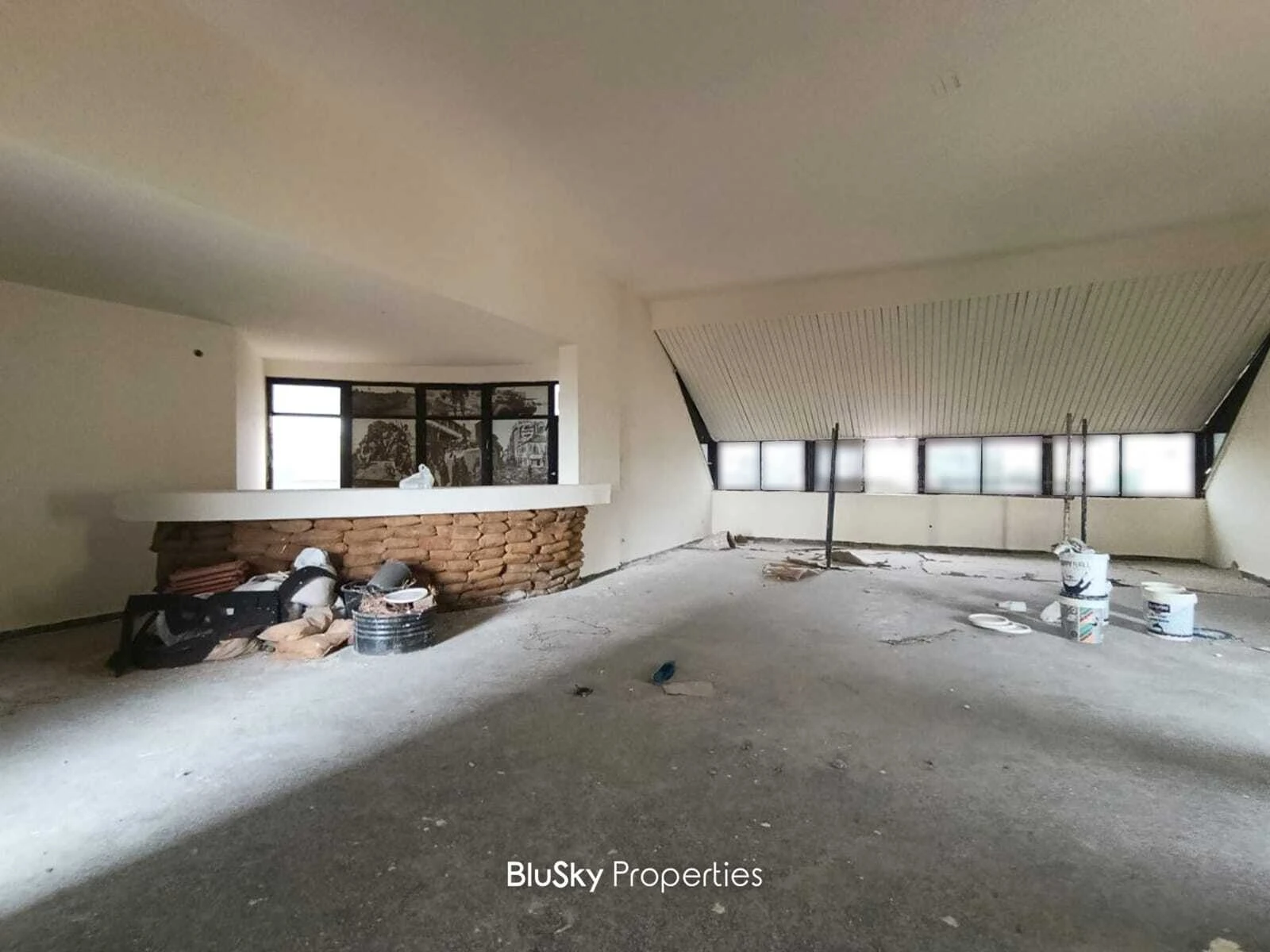 Rooftop 210m² Terrace for Sale in Jbeil — photo 1