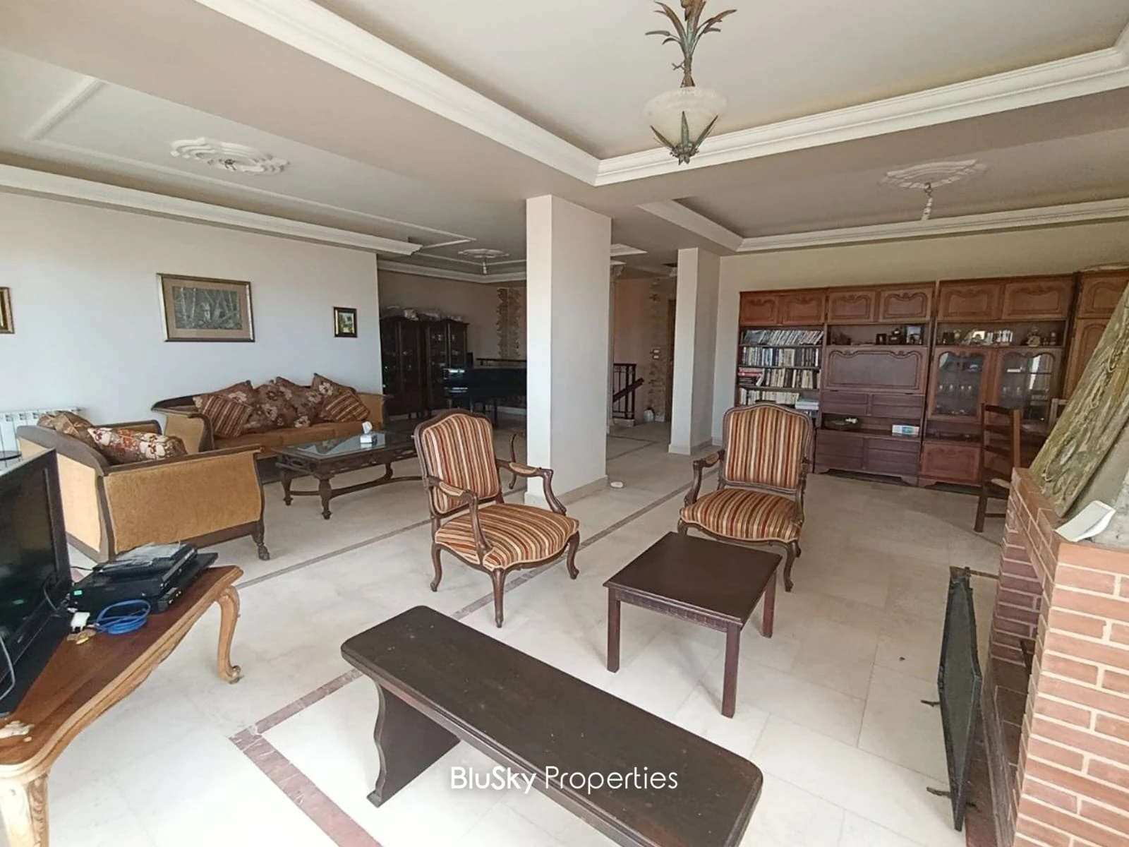 Apartment 250m² with Terrace for Sale in Jbeil