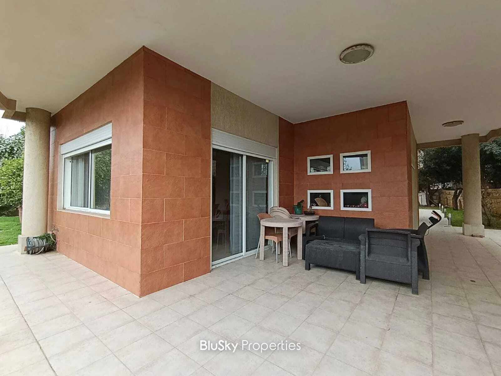 Apartment 320m² Garden for Sale in Jbeil — photo 2