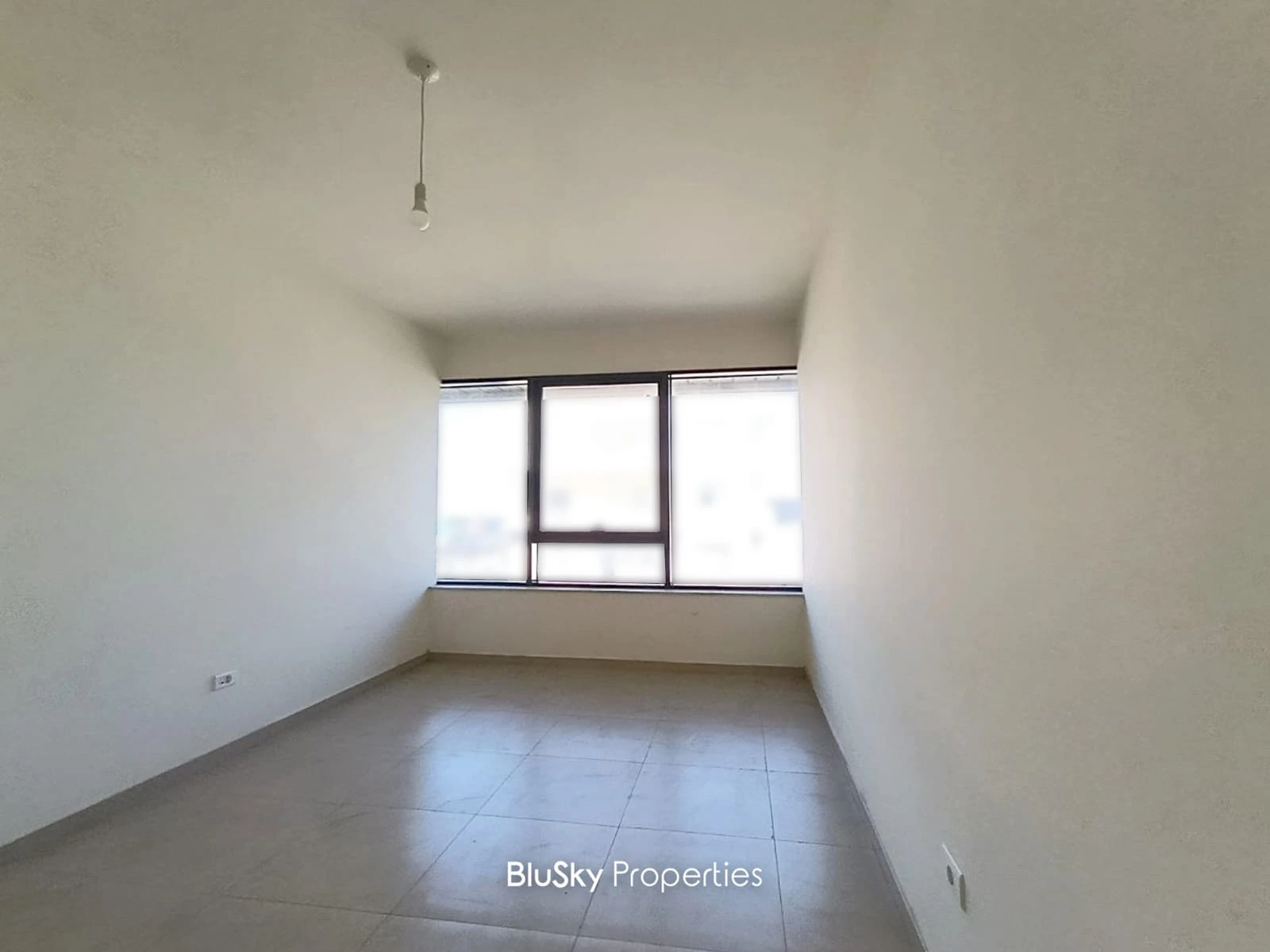 Office 42m² for Rent in Jbeil
