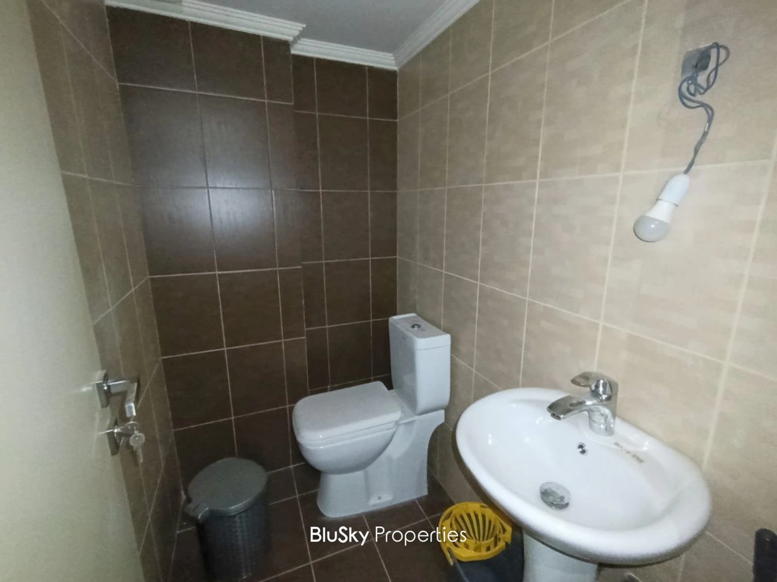 Office 42m² for Rent in Jbeil — photo 5