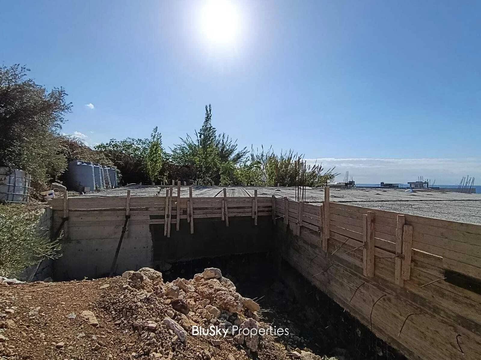 Commercial Building 750m² for Rent in Jbeil — photo 4