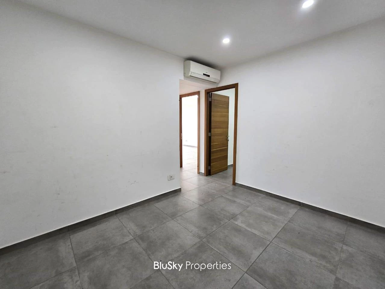 Office 100m² for Rent in Jdeideh — الصورة 3