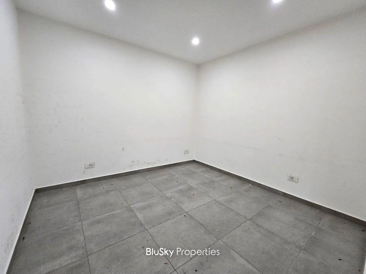 Office 100m² for Rent in Jdeideh — الصورة 4