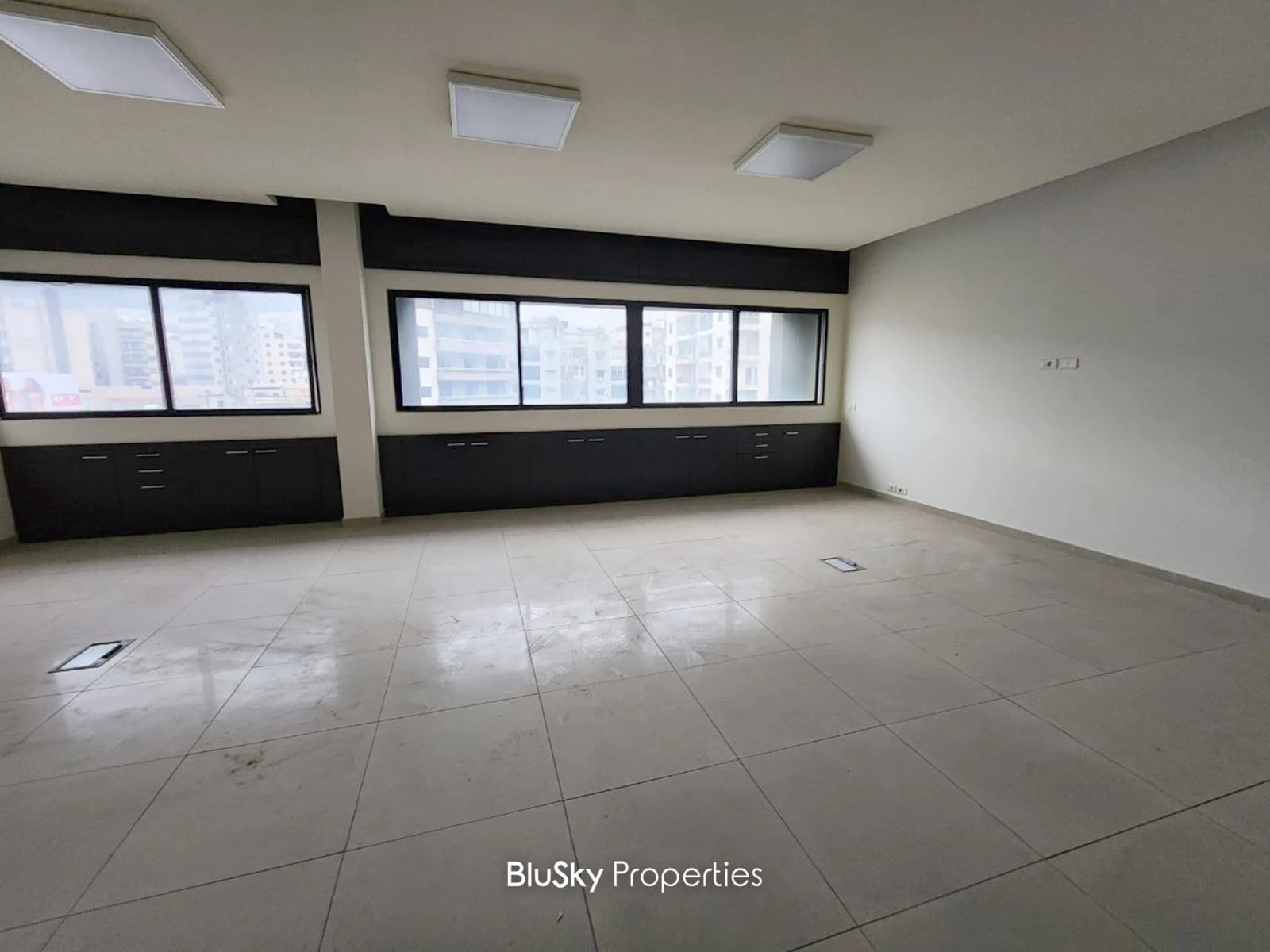 Office 120m² for Rent in Jdeideh — photo 3