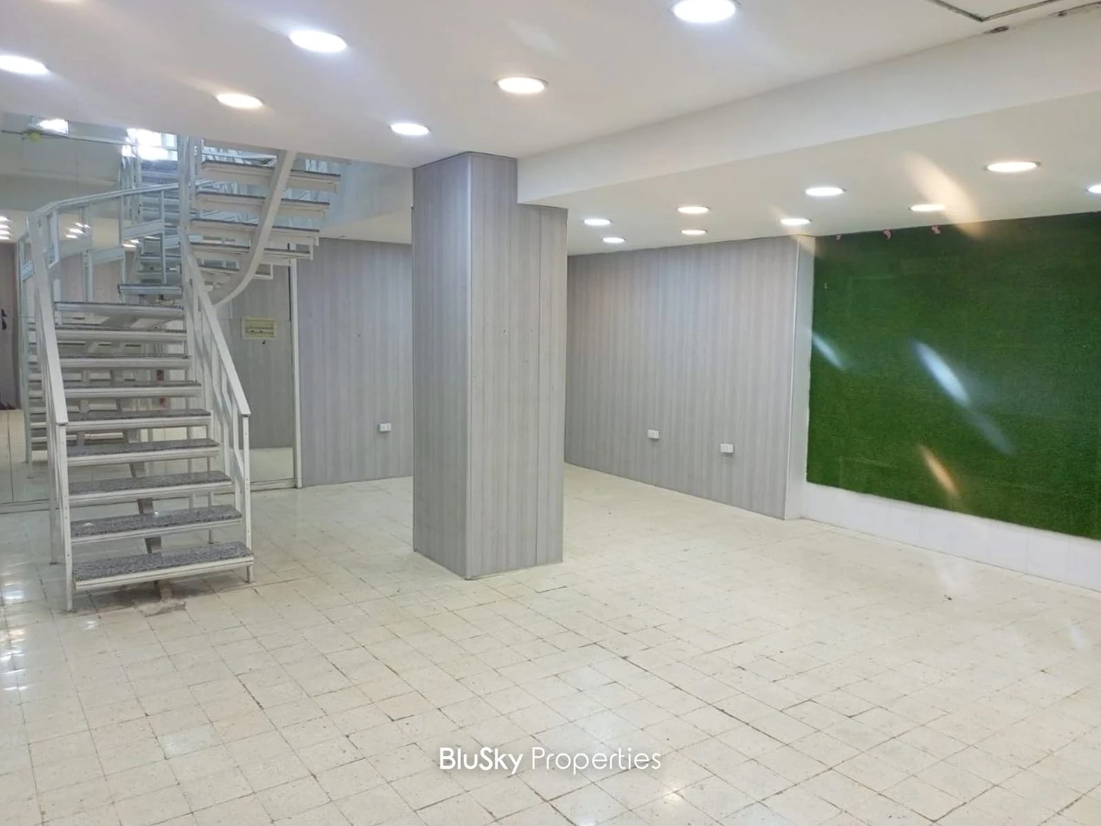 Shop 140m² for Rent in Jdeideh — الصورة 3