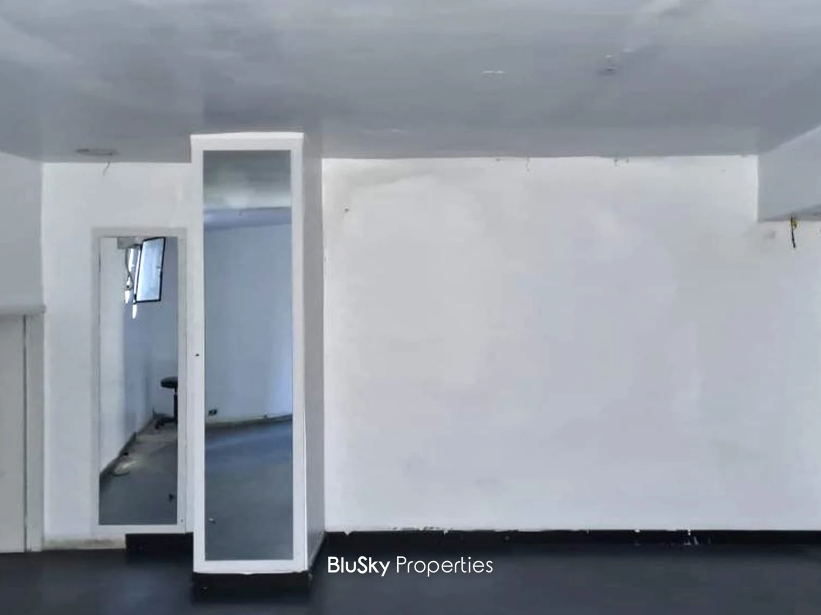 Shop 147m² Triplex for Sale in Jdeideh — photo 2
