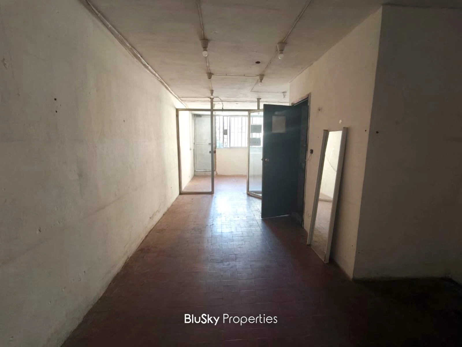 Shop 160m² for Rent in Jdeideh — الصورة 2