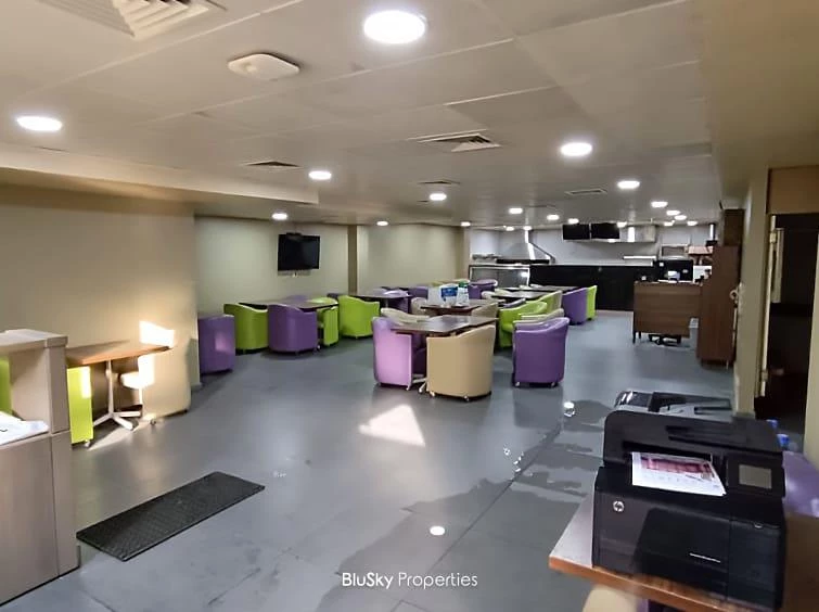 Shop 180m² for Rent in Jdeideh — الصورة 1