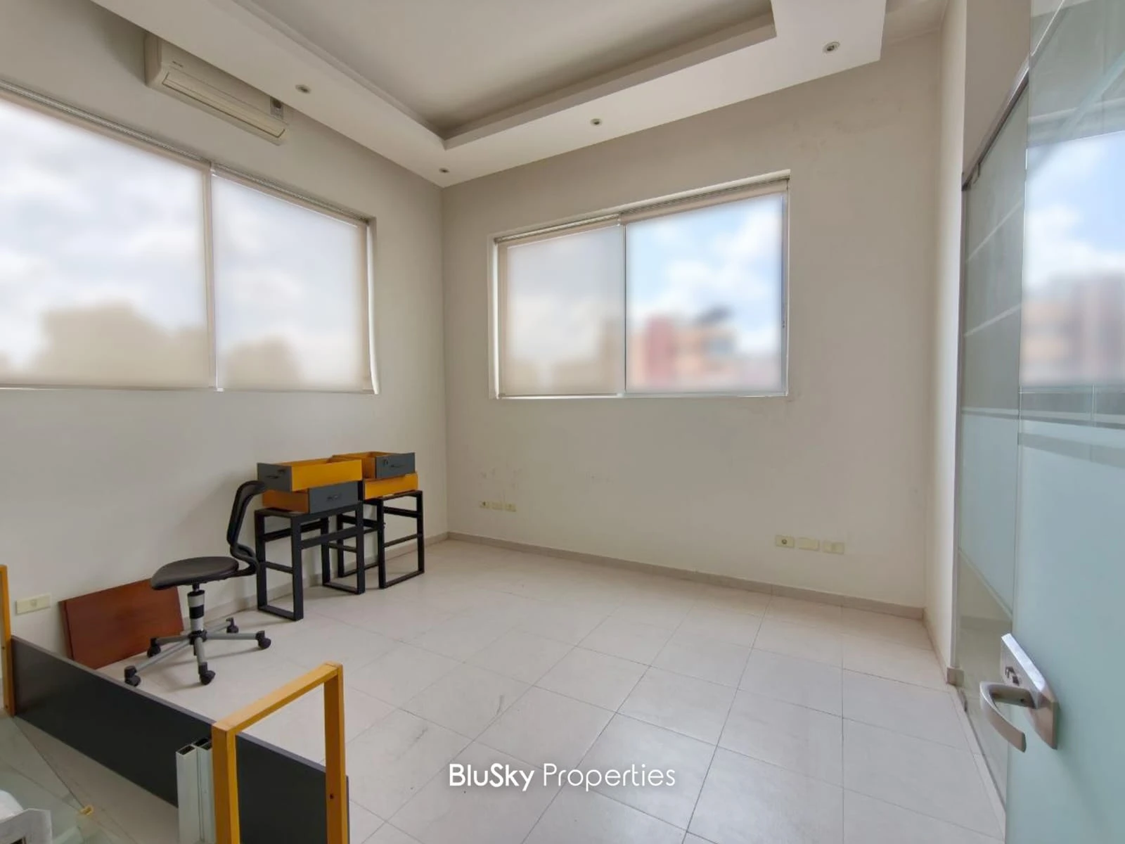 Office 200m² for Rent in Jdeideh — الصورة 4