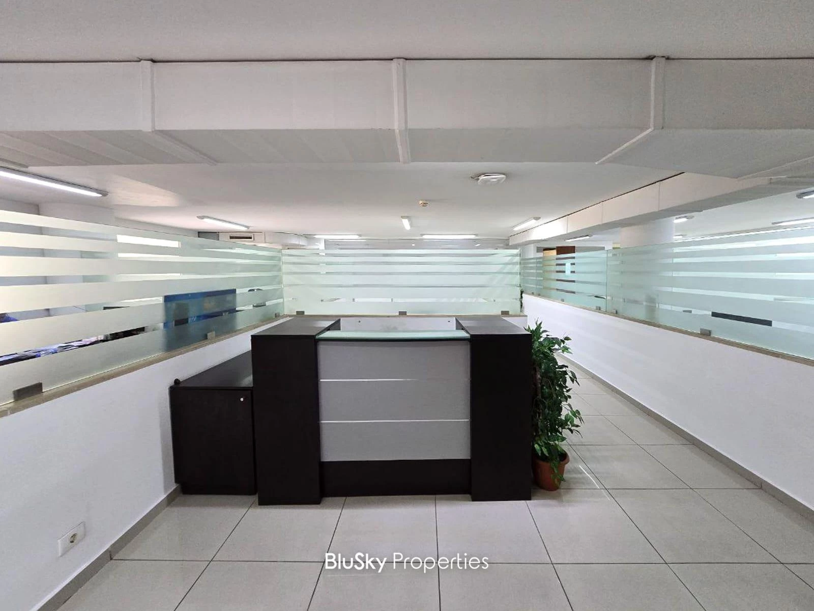 Office 200m² 9 Rooms for Rent in Jdeideh — الصورة 4