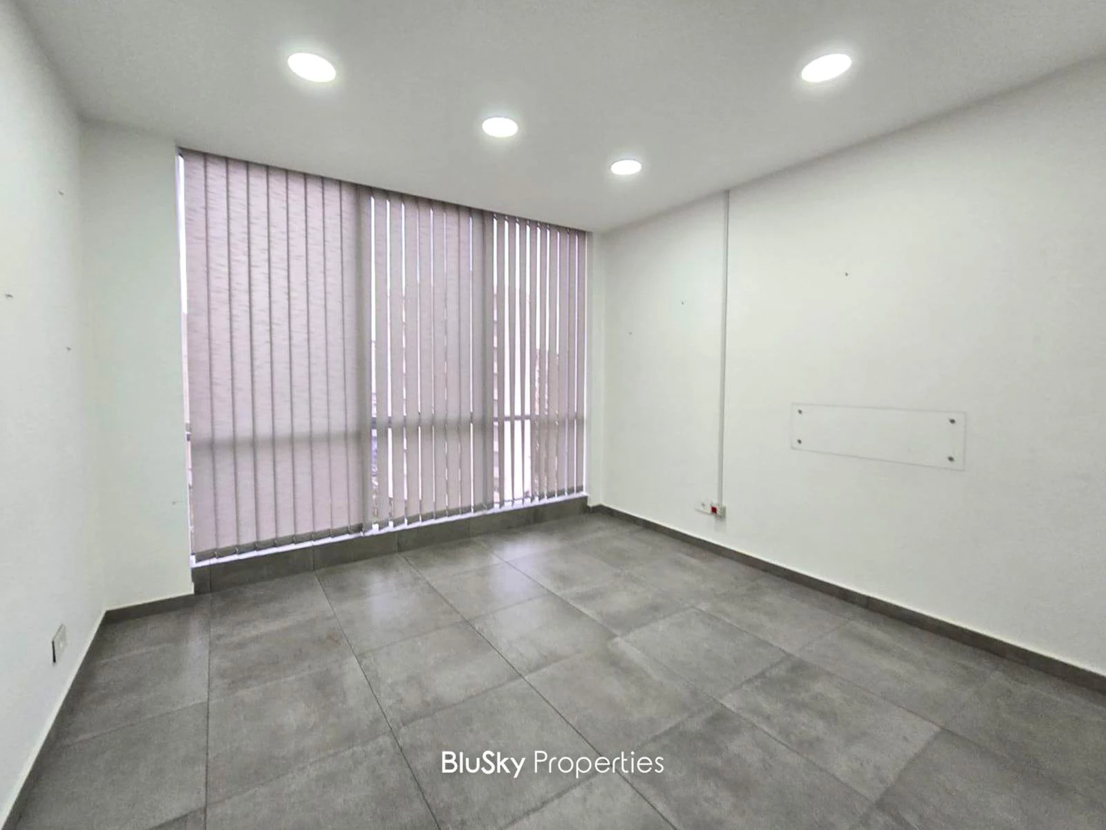 Office 236m² for Rent in Jdeideh — photo 4