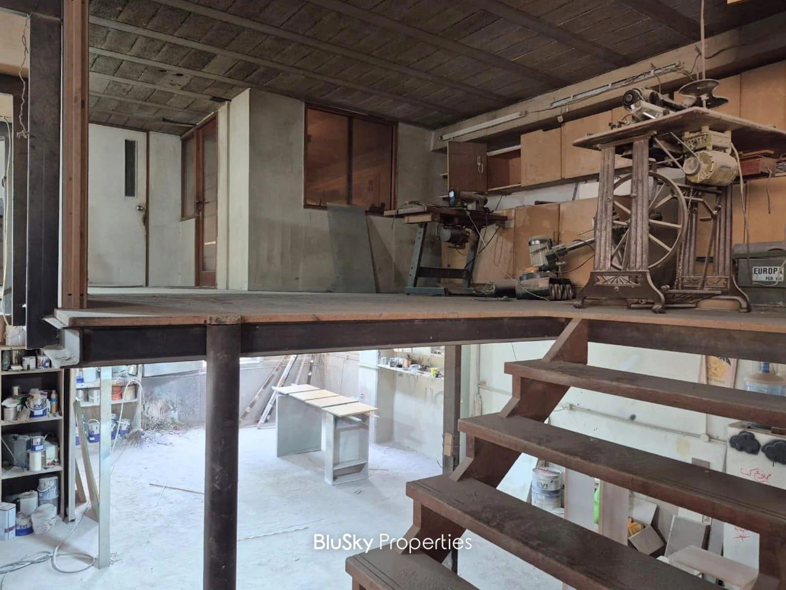 Warehouse 330m² for Sale in Jdeideh — photo 2