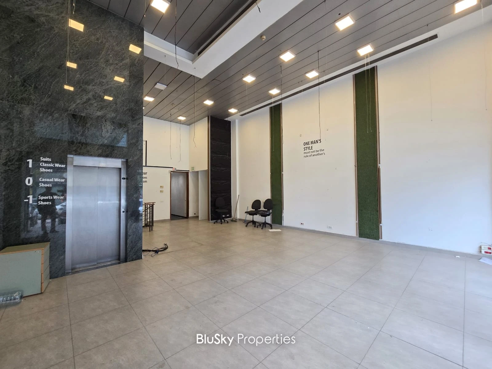 Shop Triplex 360m² for Rent in Jdeideh — الصورة 5