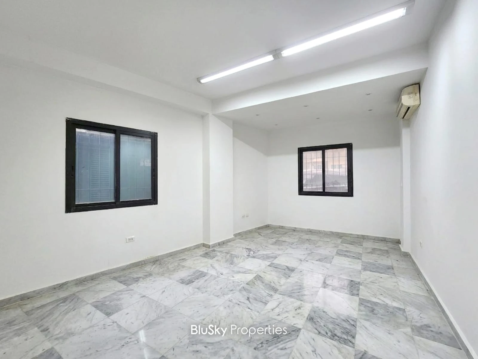 Office 65m² for Rent in Jdeideh — الصورة 1
