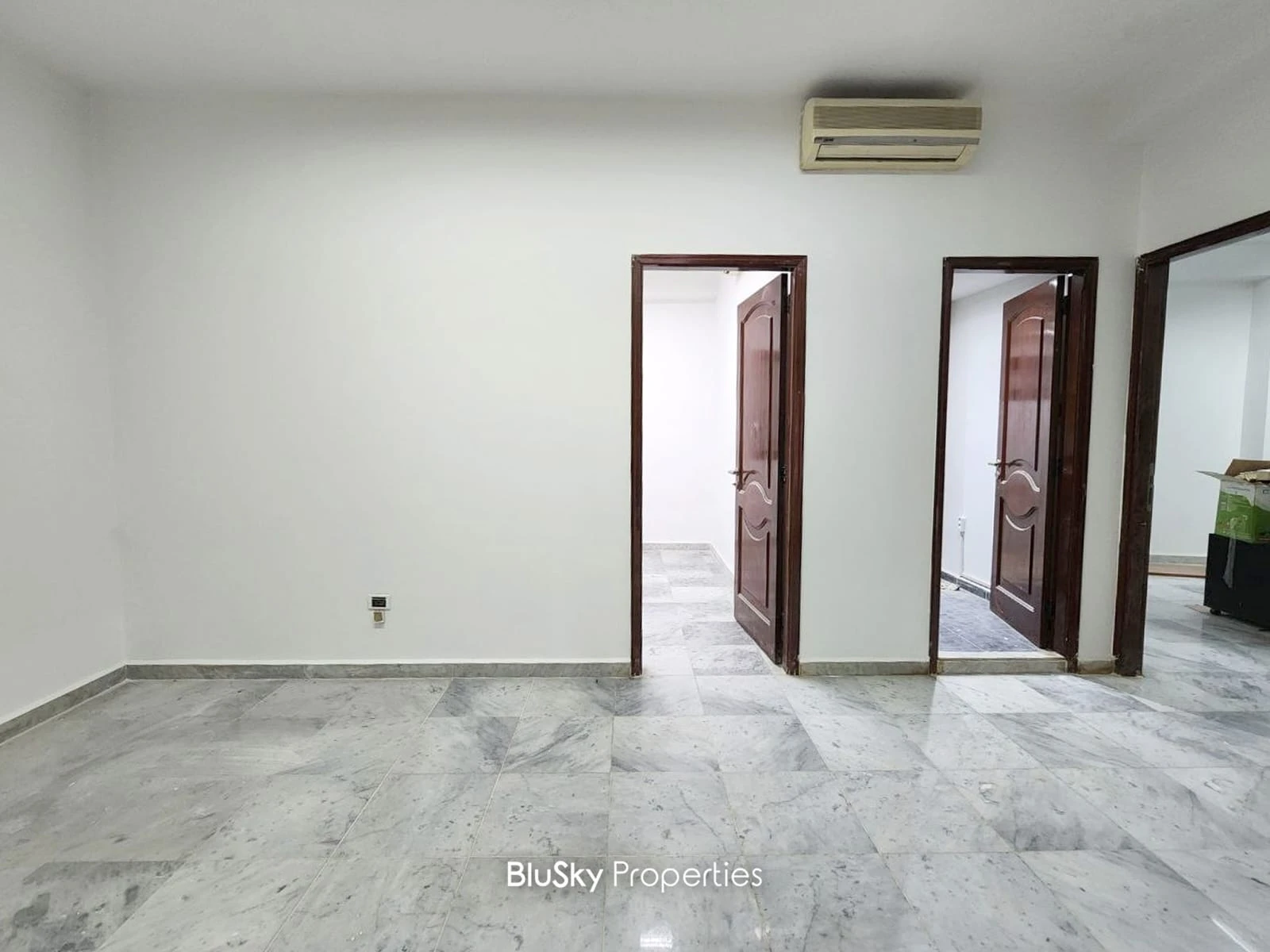 Office 65m² for Rent in Jdeideh — الصورة 2
