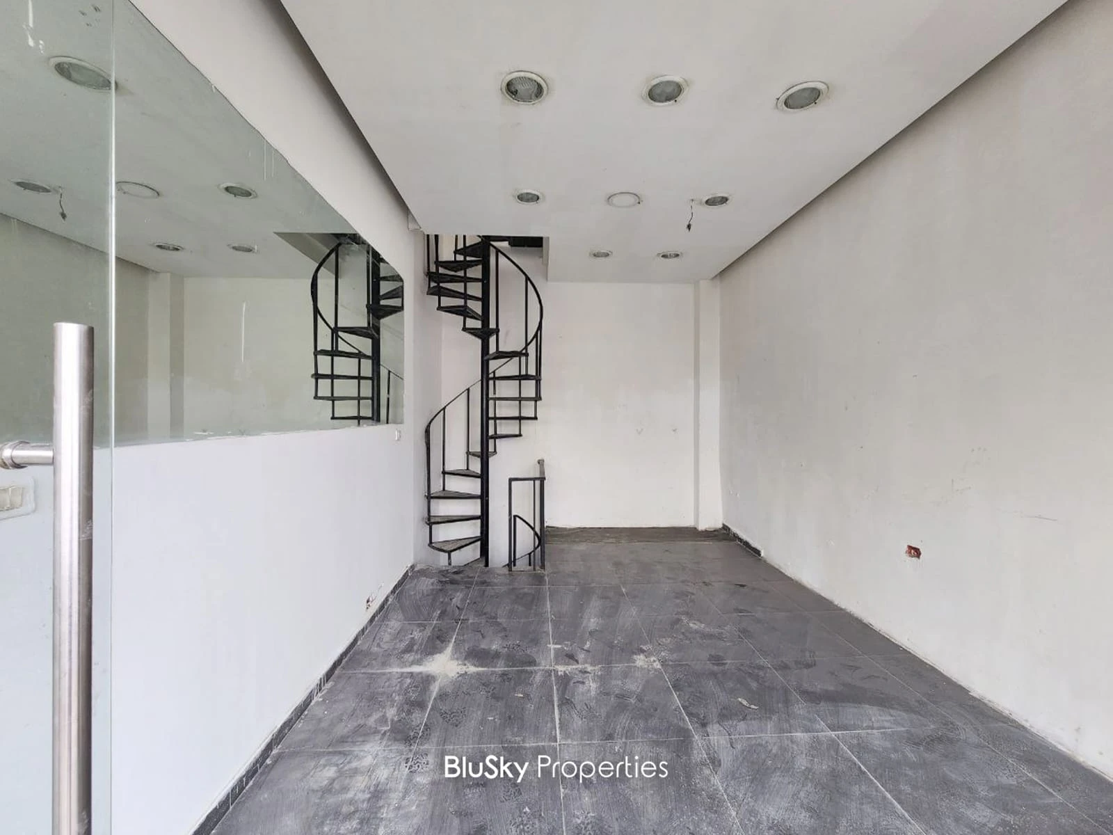 Shop 80m² for Rent in Jdeideh — photo 1